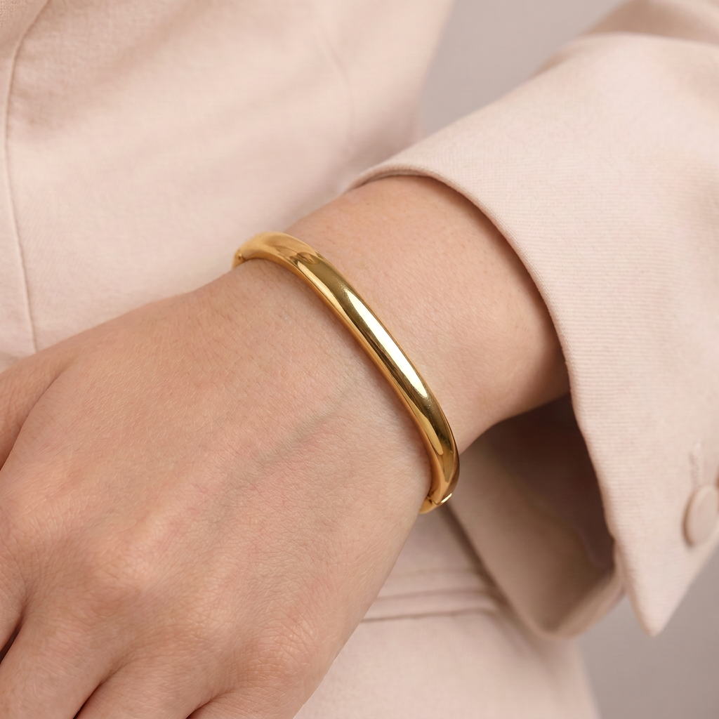 Sculpted Oval Gold Cuff